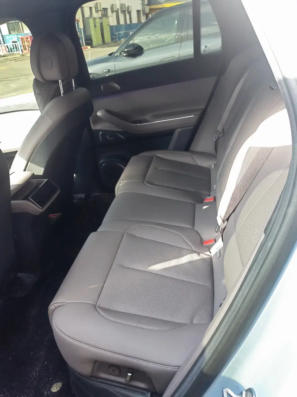 2022 NIO ES7 thumbnail 3