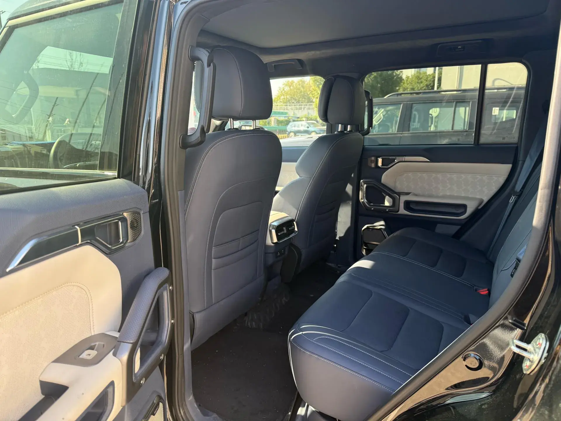 2023 JETOUR T2 thumbnail 3