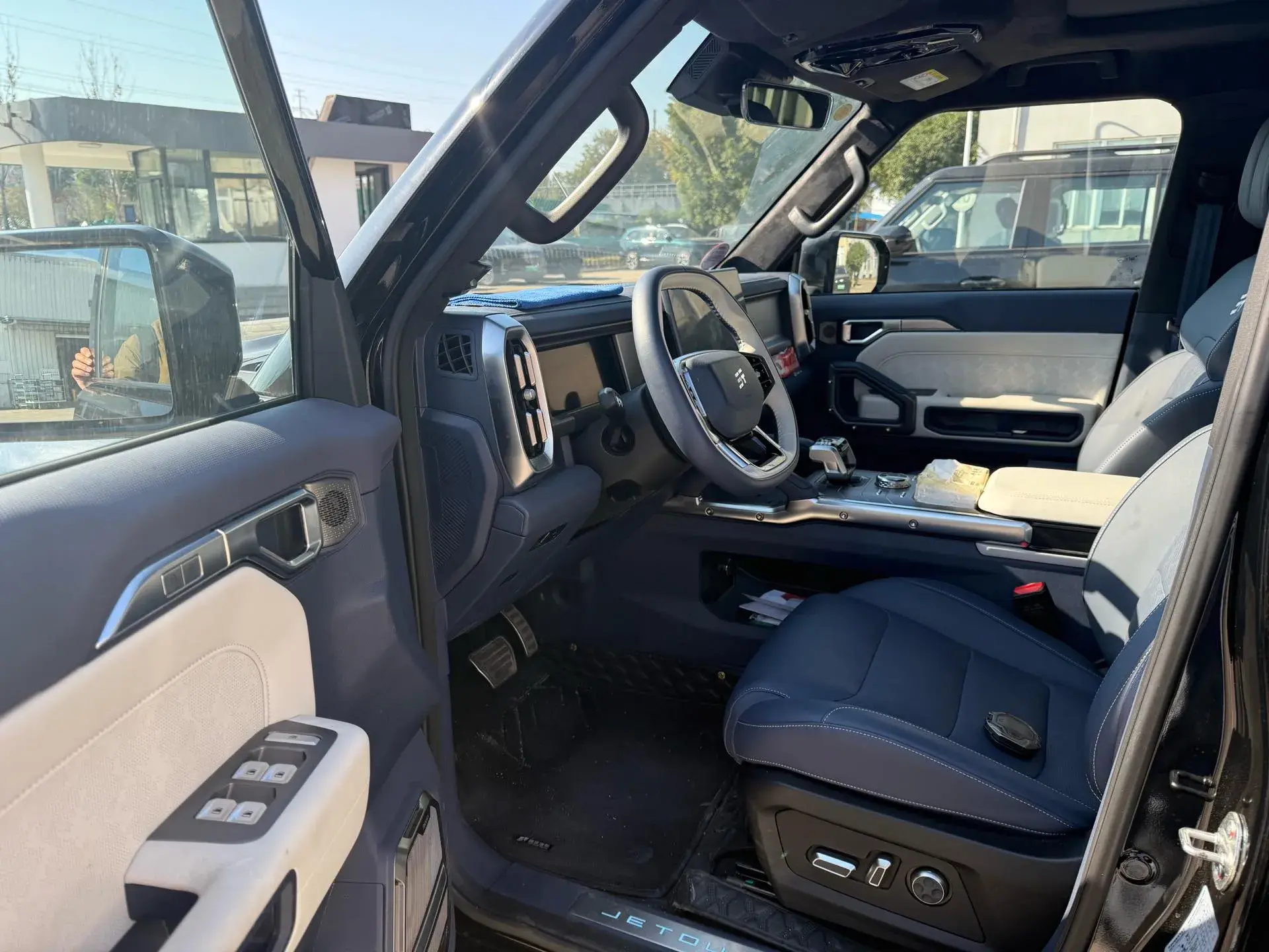 2023 JETOUR T2 thumbnail 2