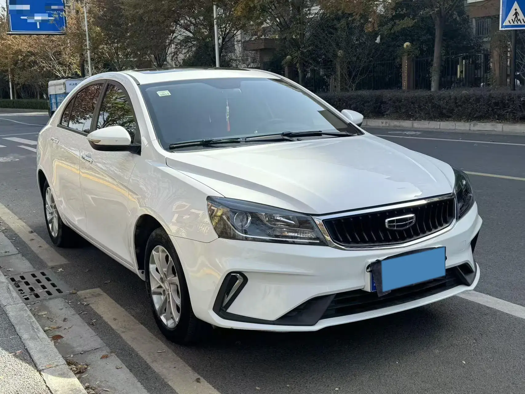 2021 GEELY EMGRAND thumbnail 3