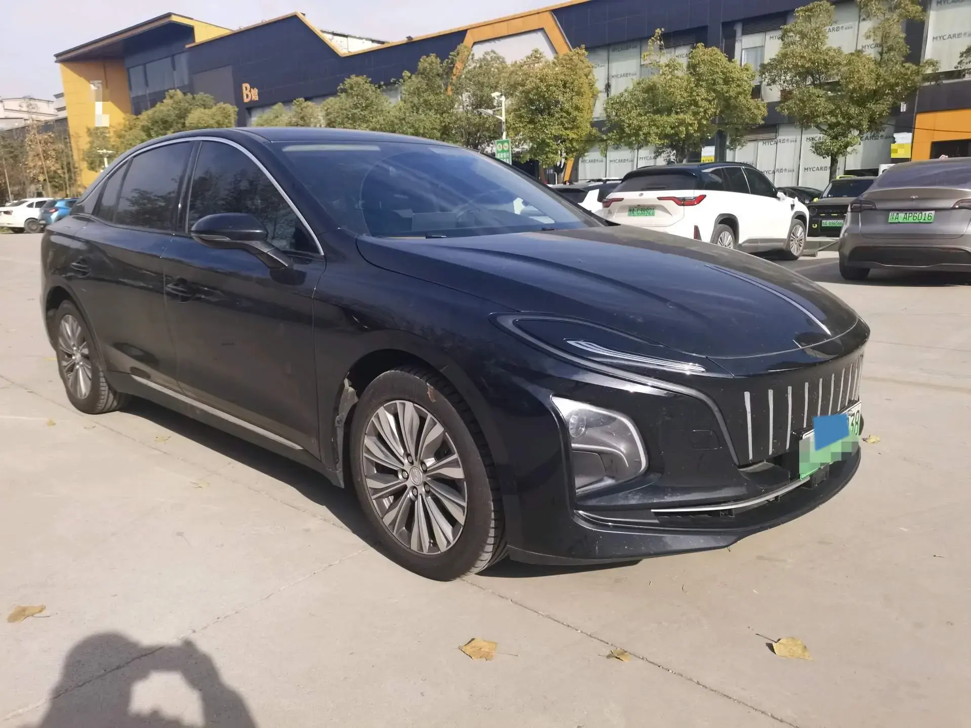 2024 HONGQI E-QM5 thumbnail 3