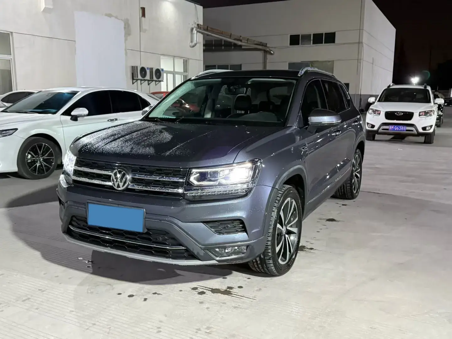 2019 VOLKSWAGEN THARU view 1