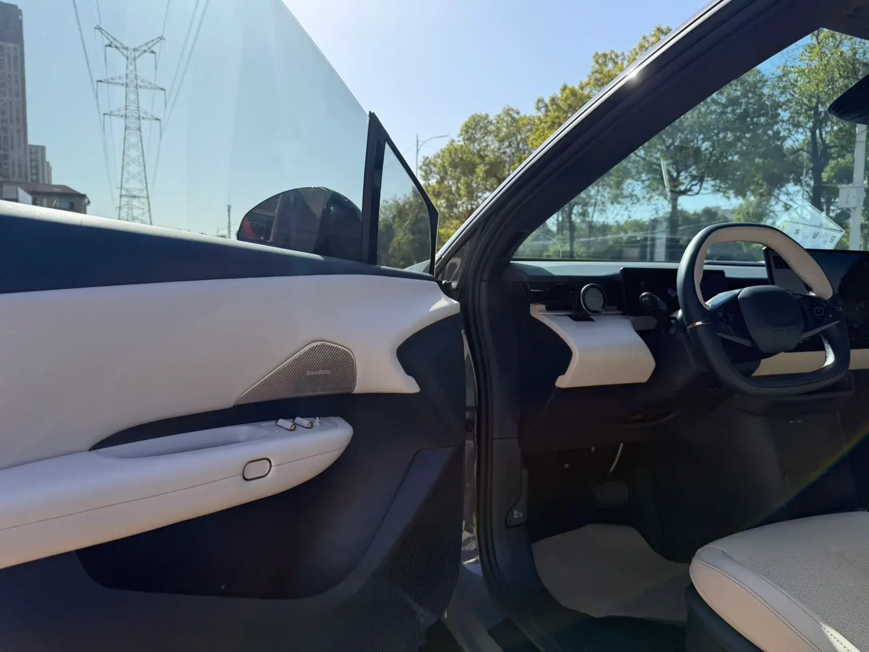 2025 LYNK&CO Z20 thumbnail 4