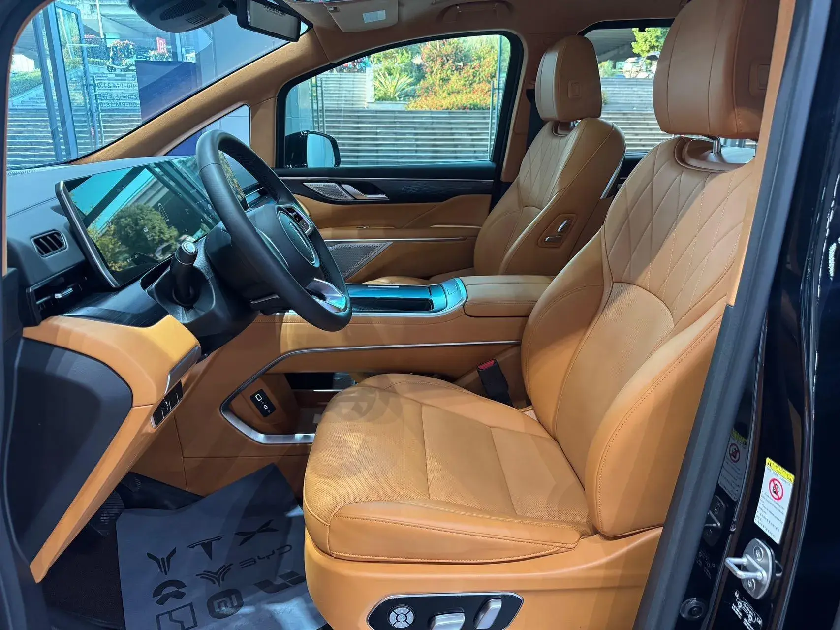 2024 HONGQI HQ9 thumbnail 4