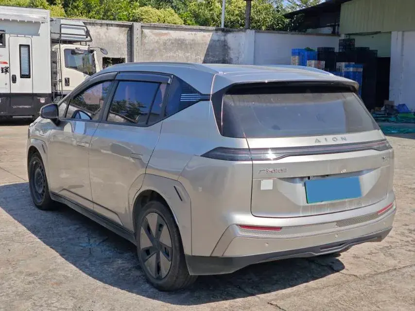 2023 AION Y thumbnail 4
