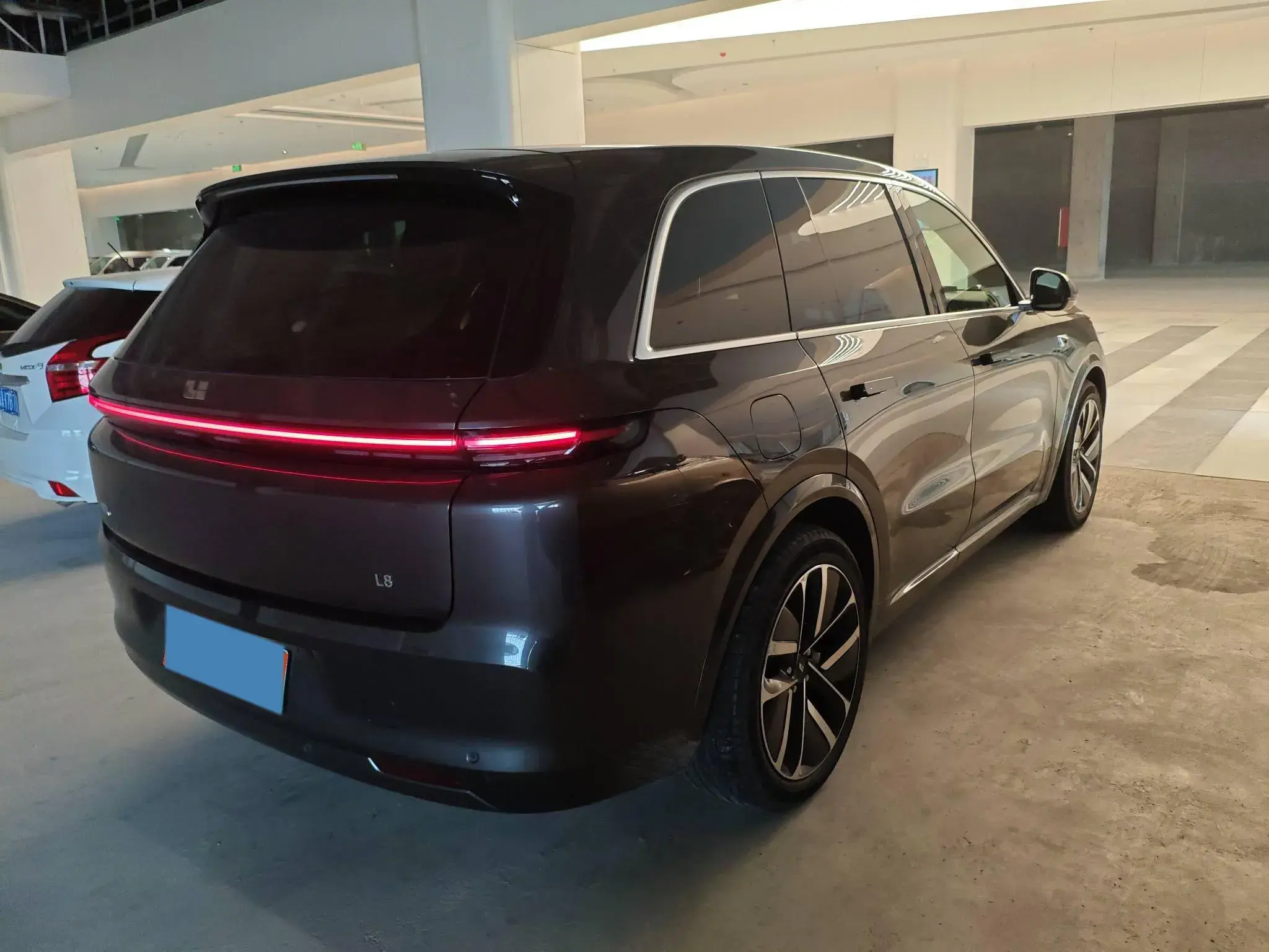 2023 LI L8 thumbnail 2