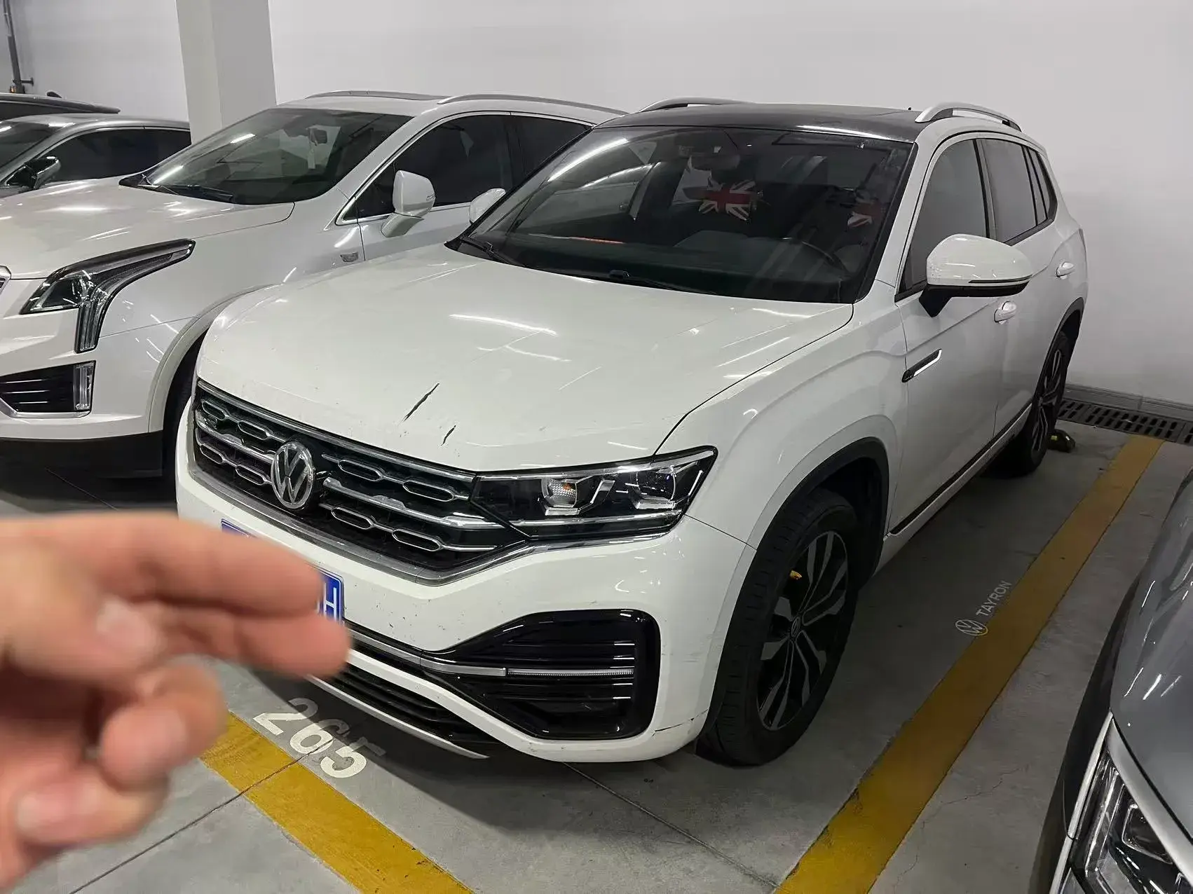 2021 VOLKSWAGEN TAYRON view 1