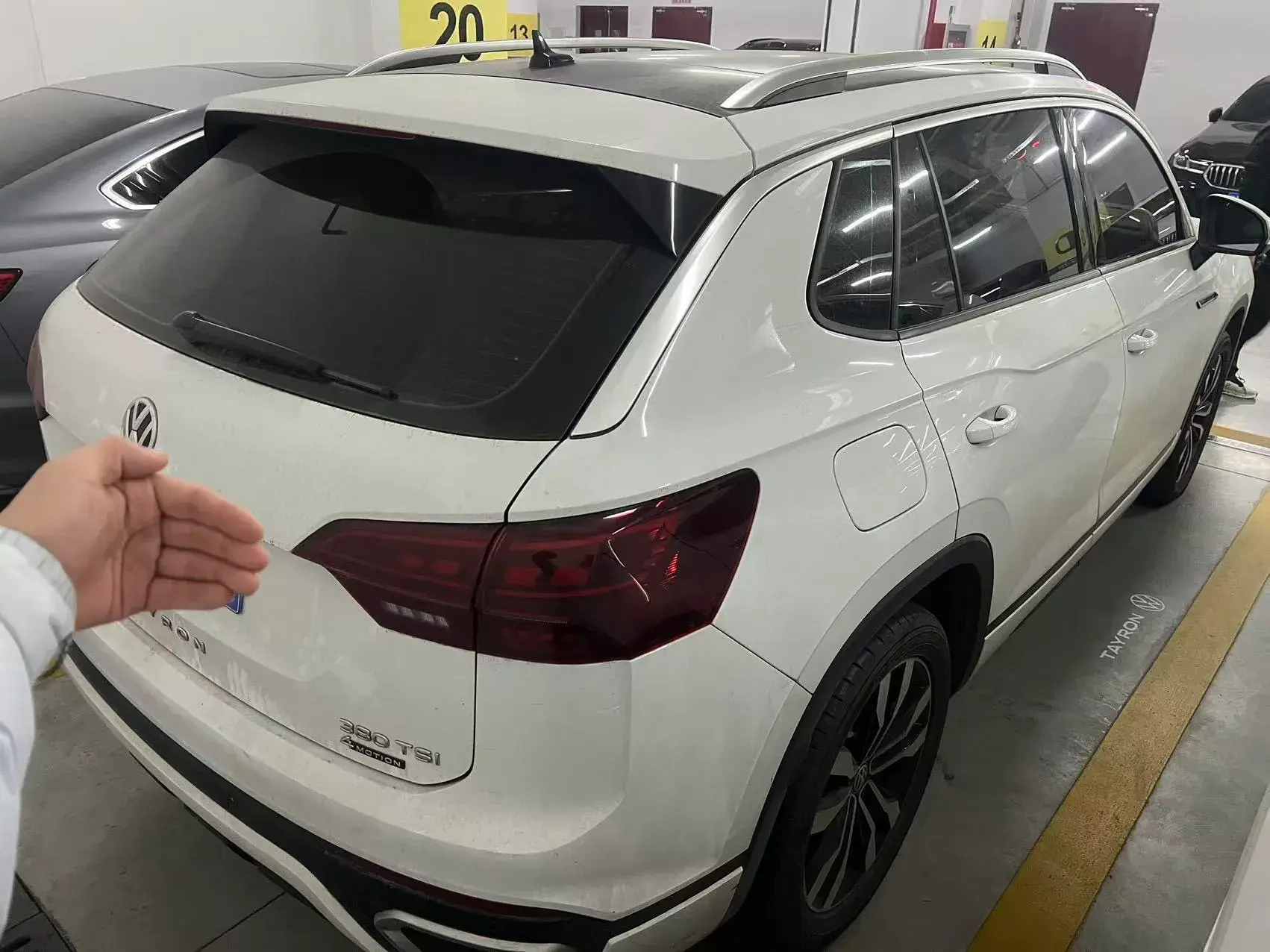 2021 VOLKSWAGEN TAYRON thumbnail 2