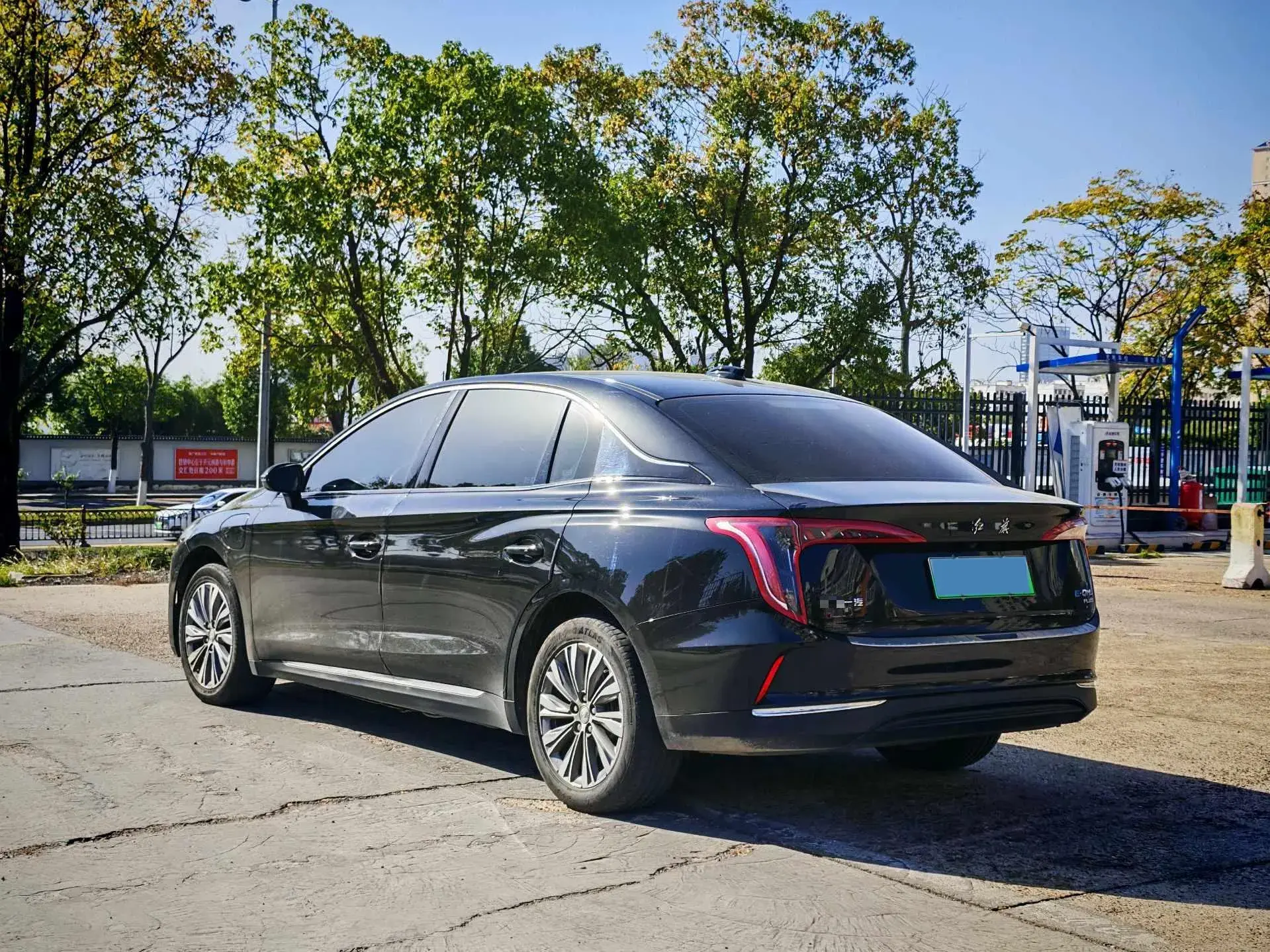 2024 HONGQI E-QM5 thumbnail 3