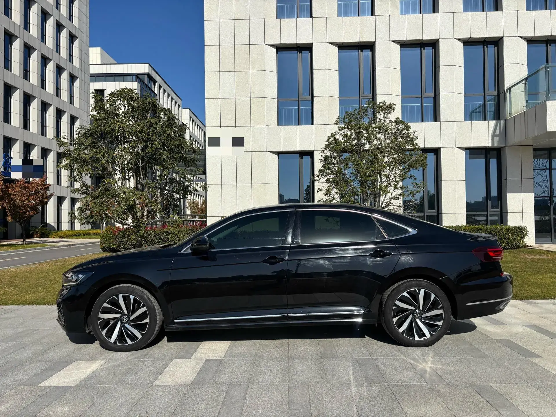 2022 VOLKSWAGEN PASSAT thumbnail 4