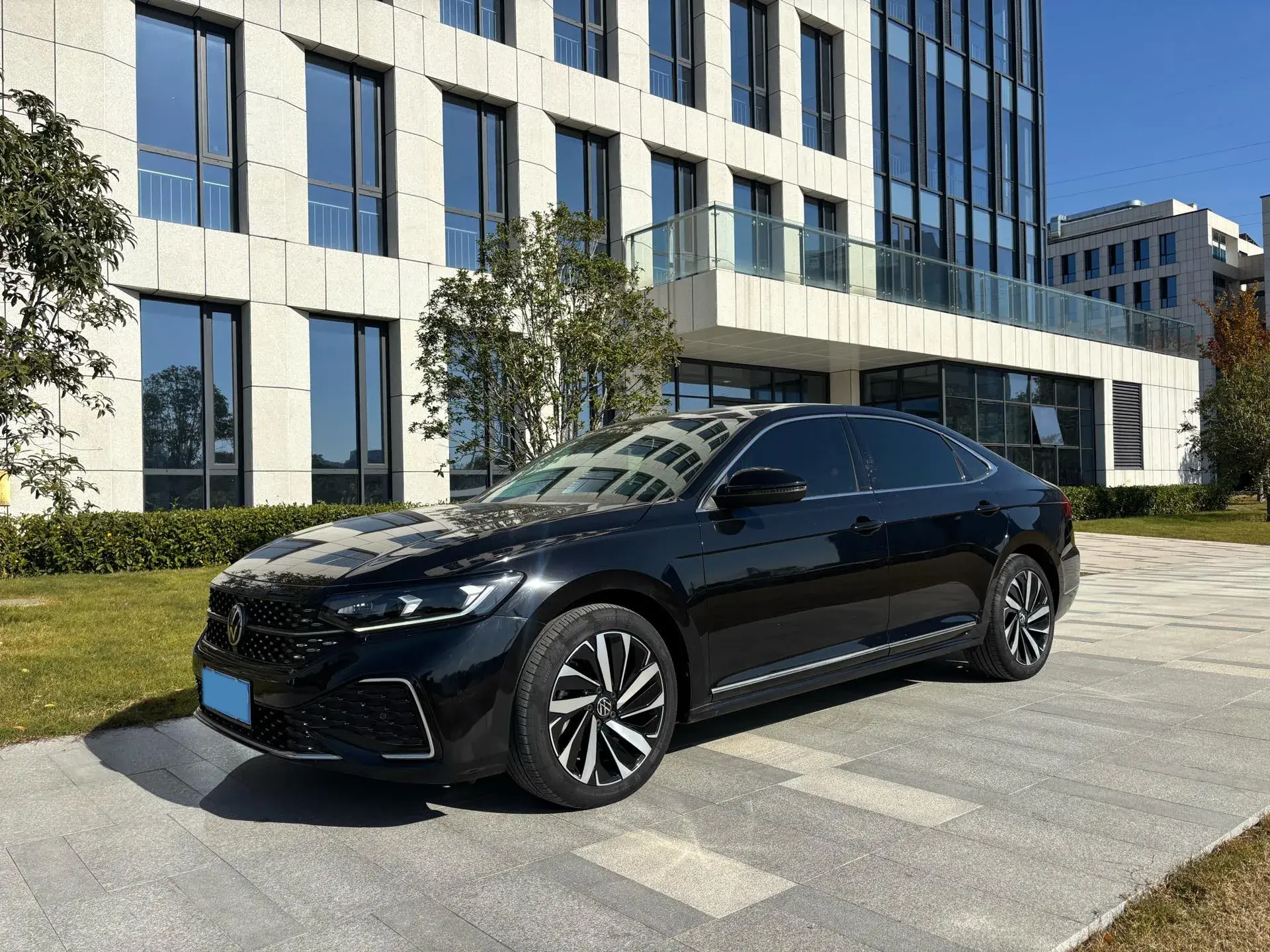 2022 VOLKSWAGEN PASSAT view 1