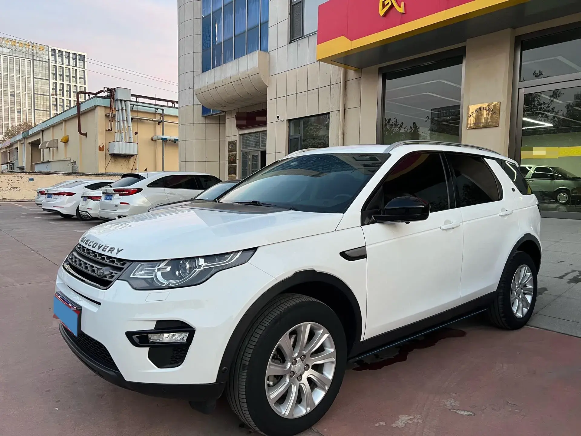 2019 LAND ROVER view 1