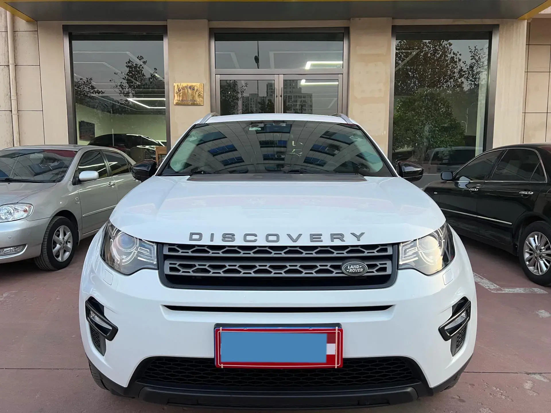 2019 LAND ROVER thumbnail 2