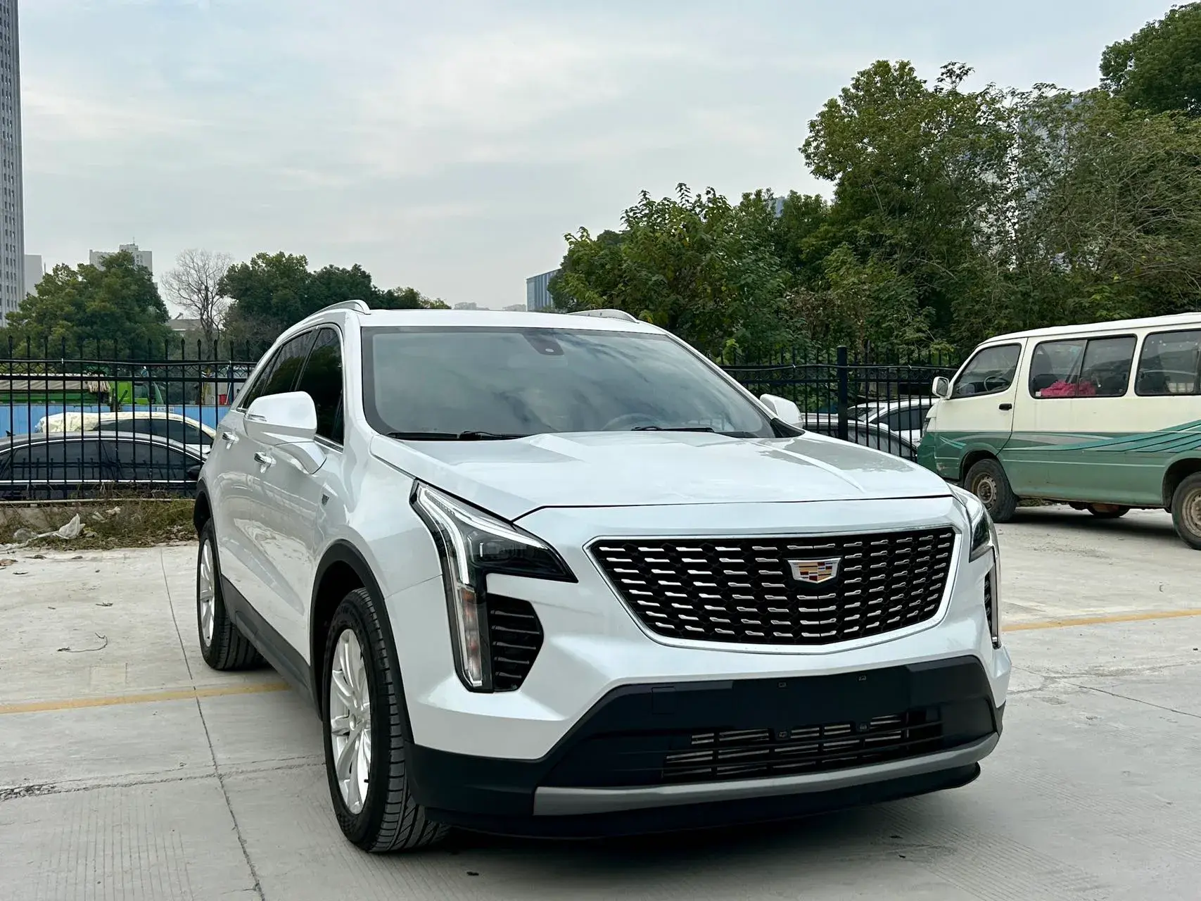 2021 CADILLAC XT4 thumbnail 4