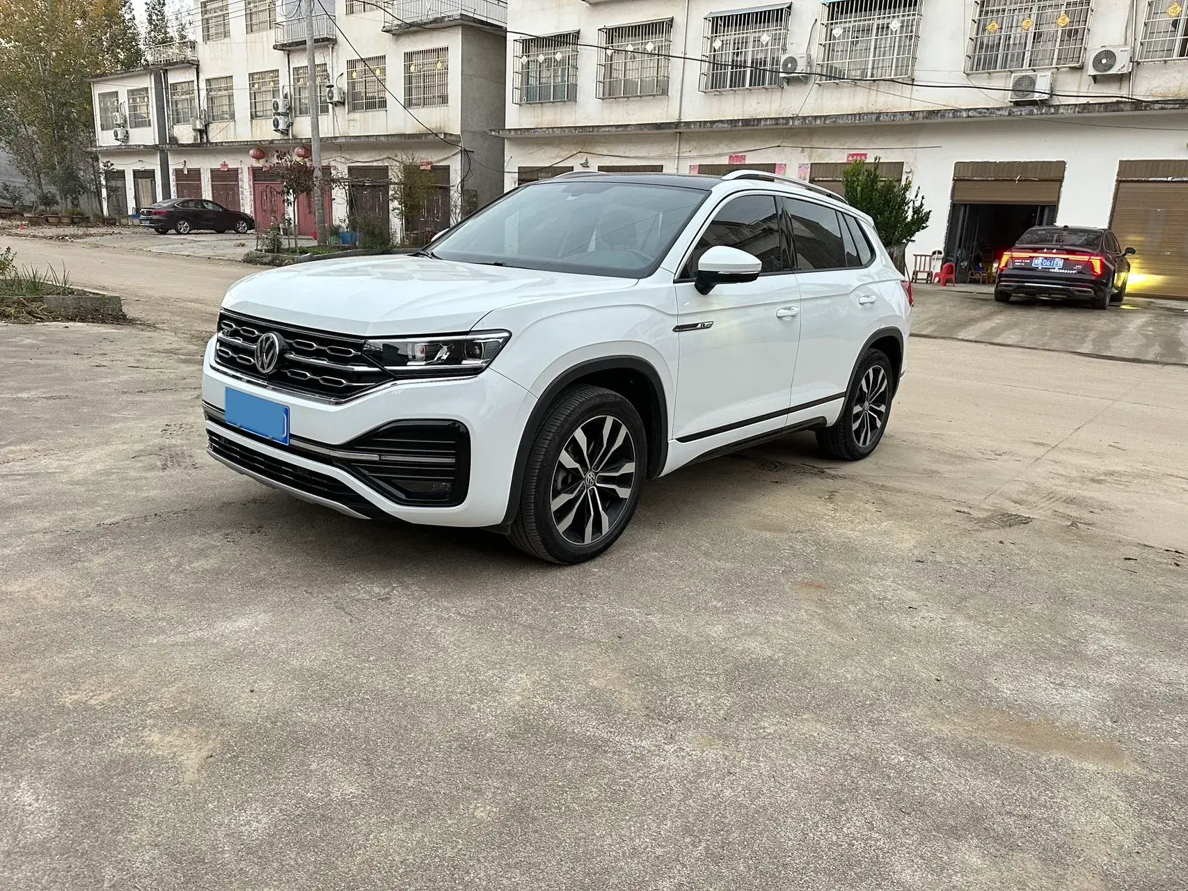 2019 VOLKSWAGEN TAYRON view 1