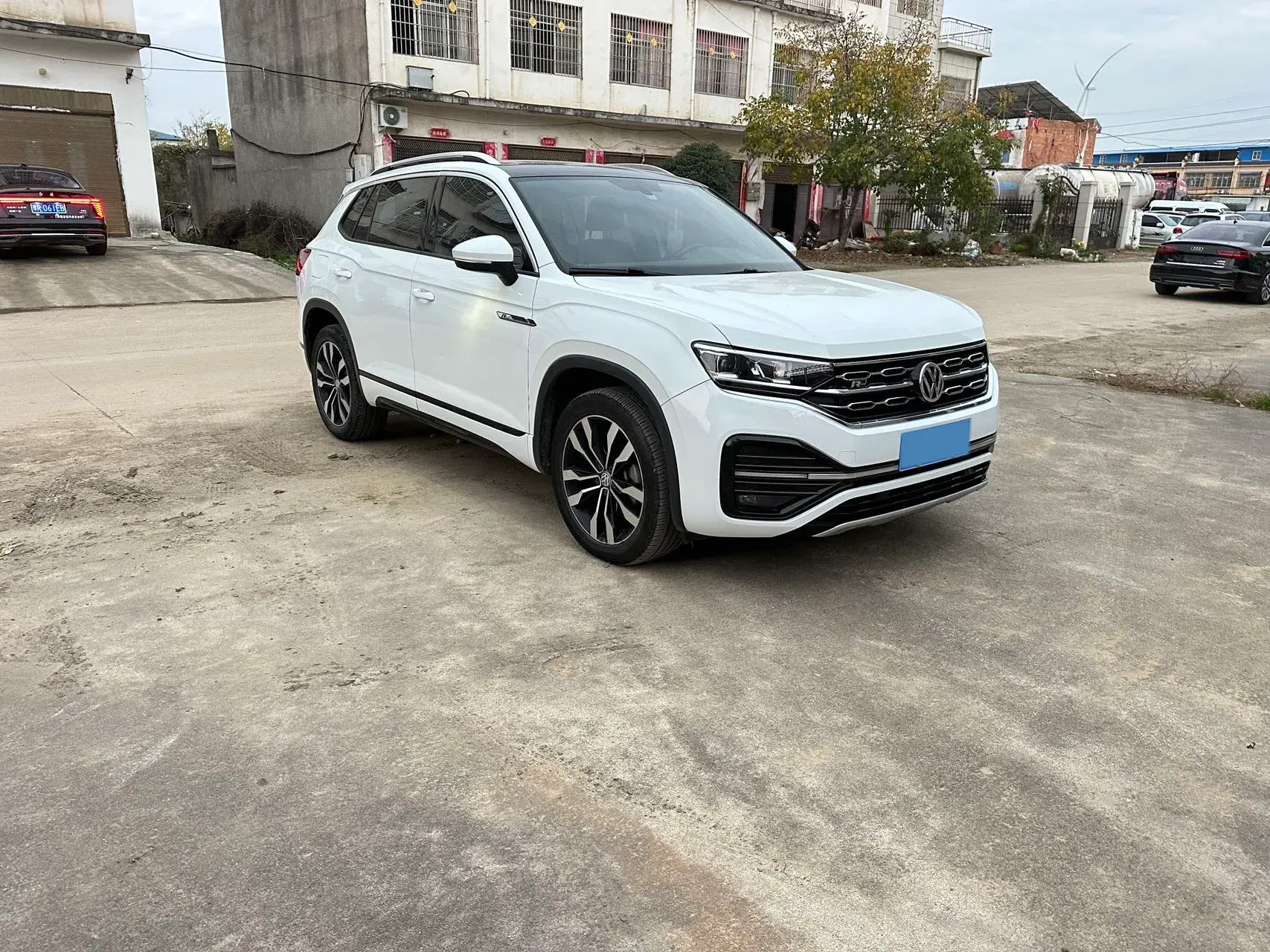 2019 VOLKSWAGEN TAYRON thumbnail 3