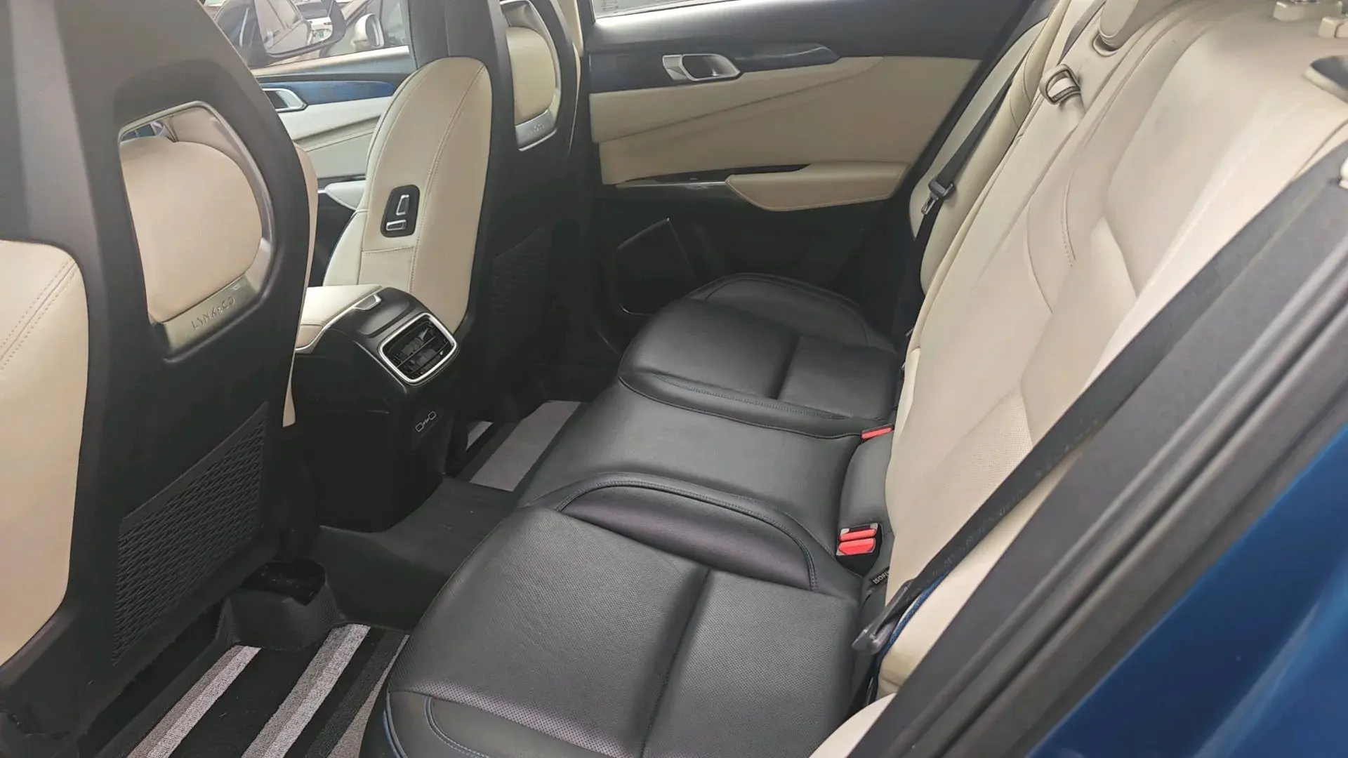 2019 LYNK&CO 01 thumbnail 3