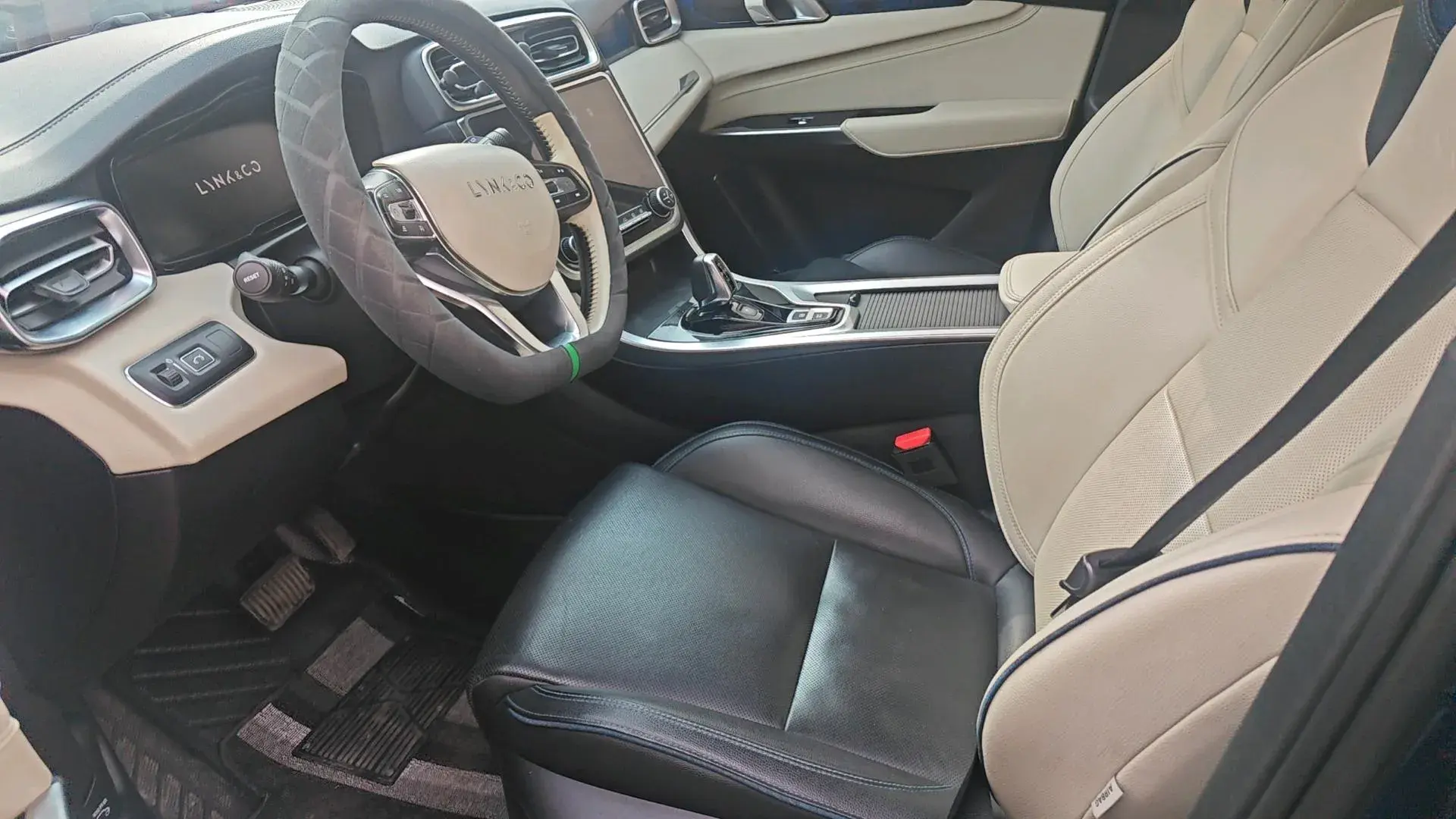 2019 LYNK&CO 01 thumbnail 2