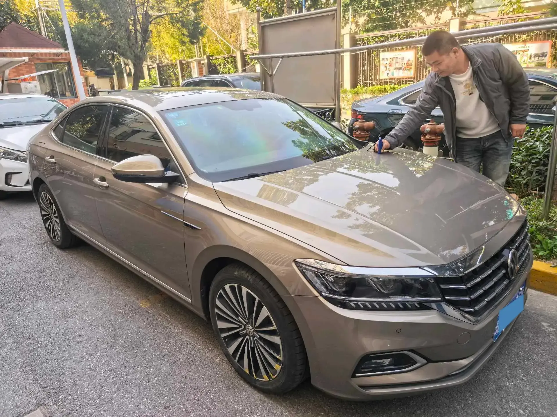 2019 VOLKSWAGEN PASSAT thumbnail 3