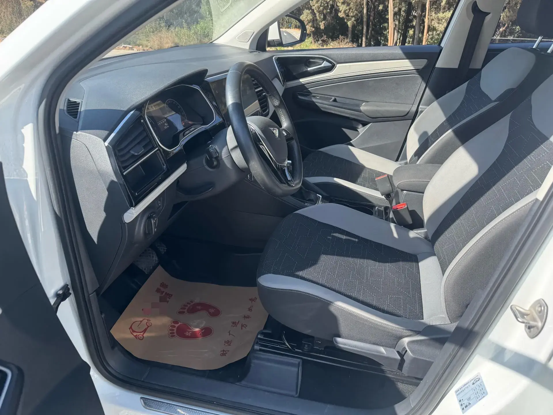 2022 JETTA VS5 thumbnail 4