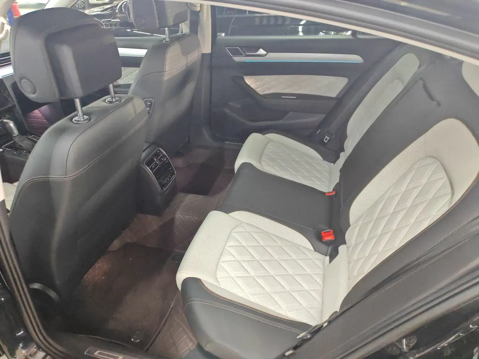 2024 VOLKSWAGEN MAGOTAN thumbnail 4