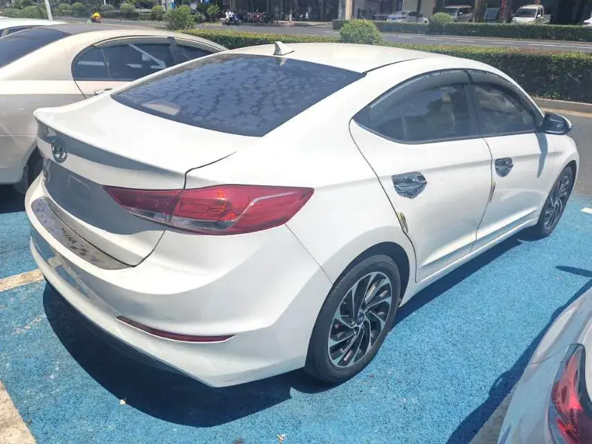 2020 HYUNDAI ELANTRA thumbnail 3