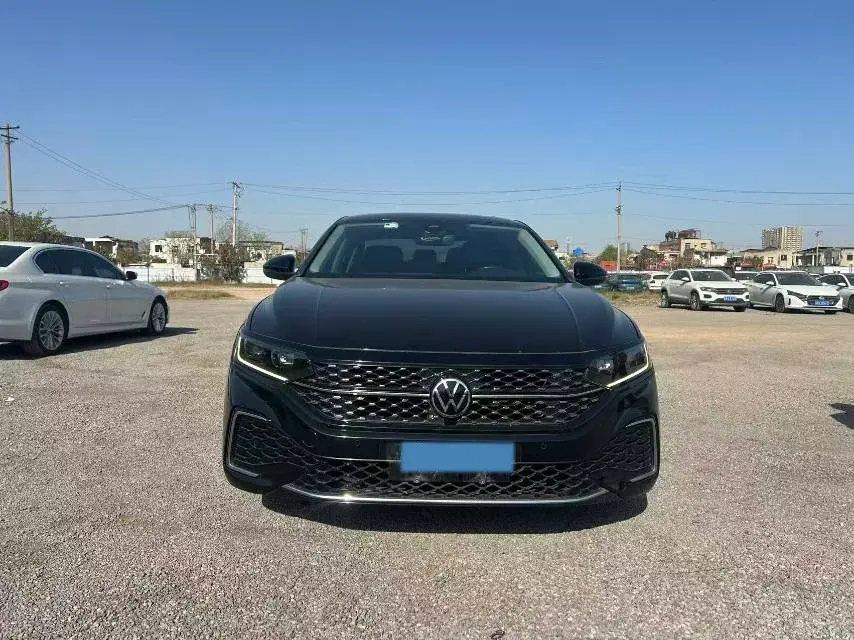 2022 VOLKSWAGEN PASSAT thumbnail 2