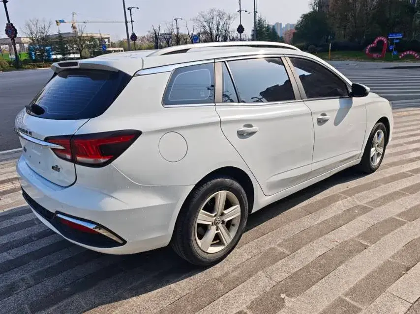 2018 ROEWE EI5 thumbnail 4