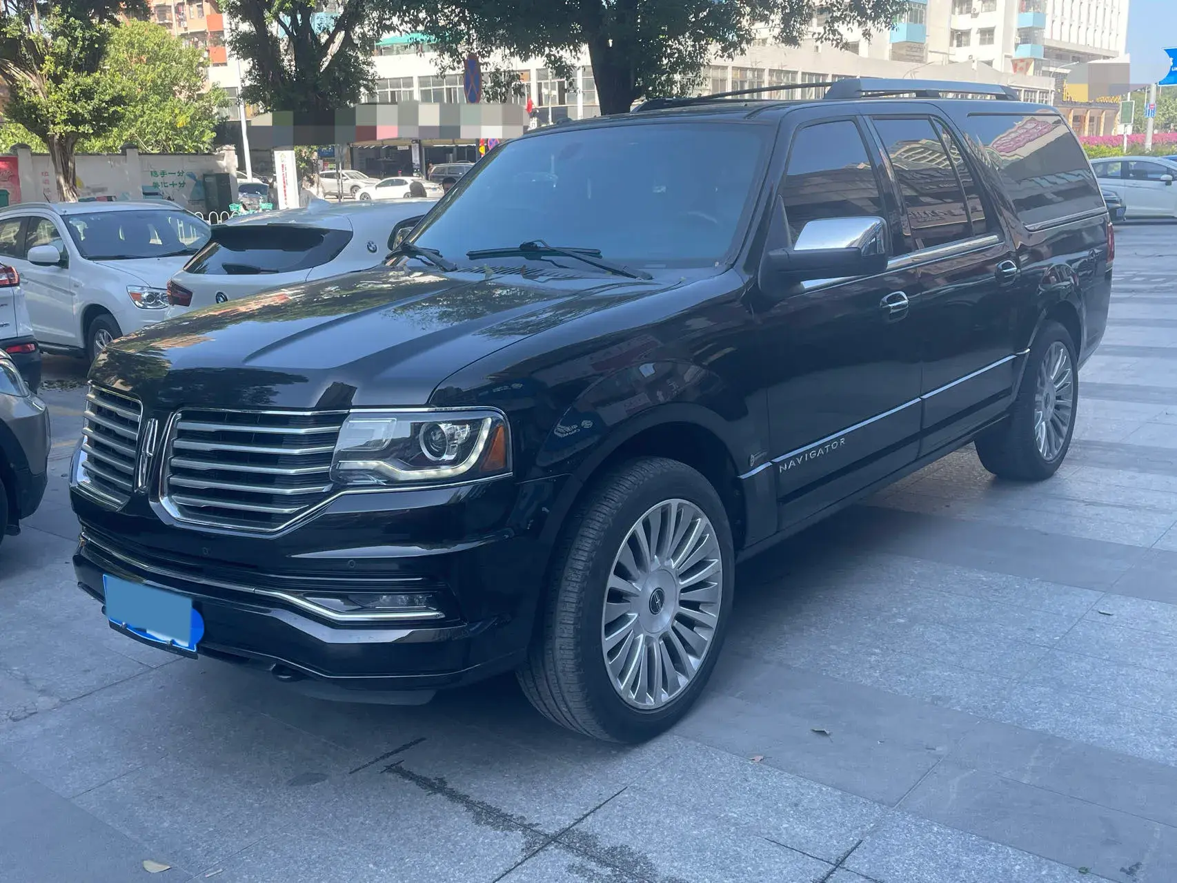 2017 LINCOLN NAVIGATOR view 1