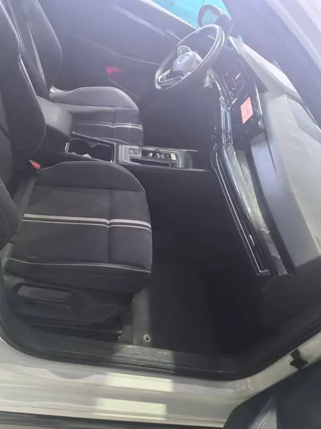 2021 VOLKSWAGEN GOLF thumbnail 4