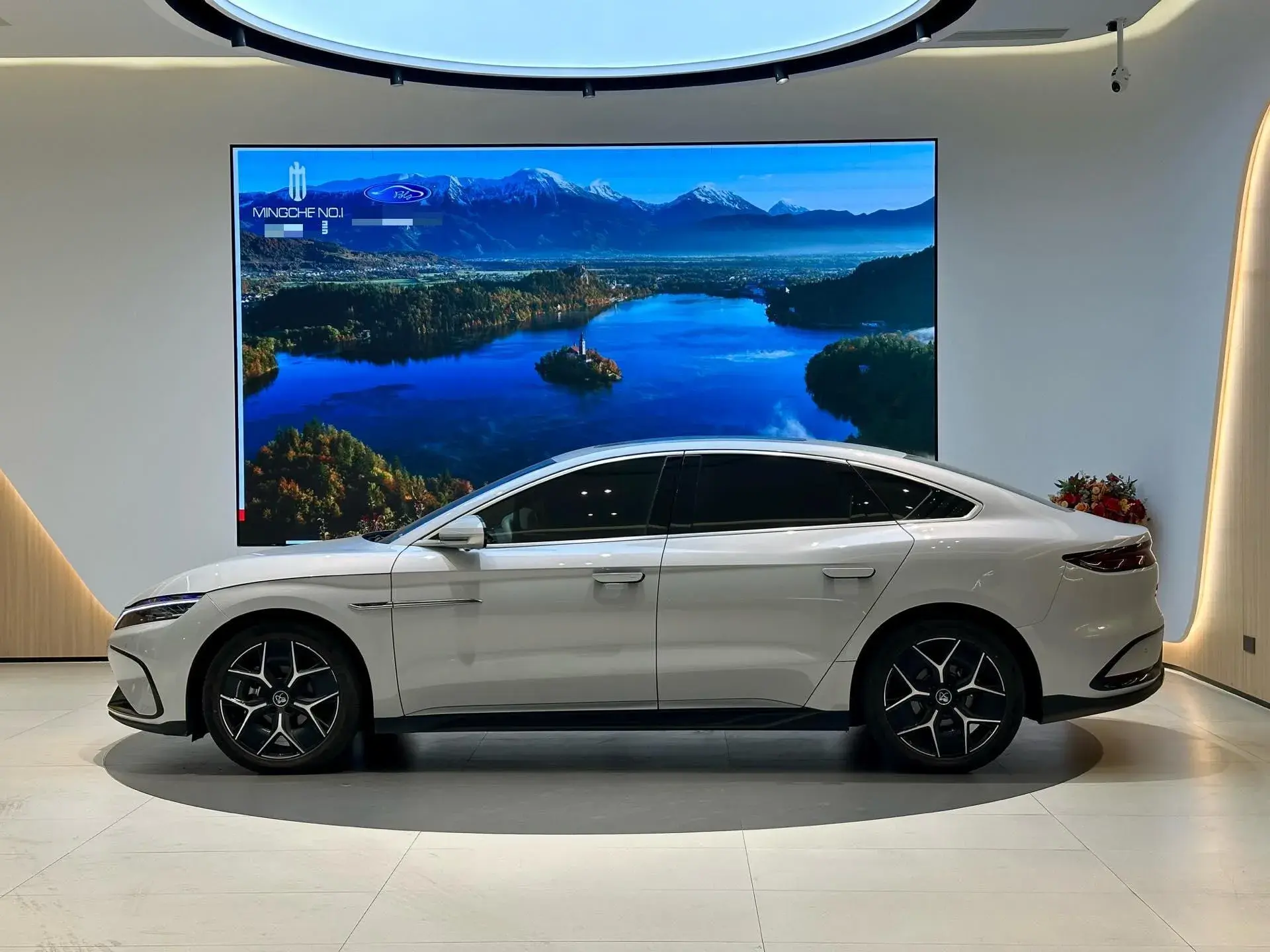 2024 BYD HAN thumbnail 3