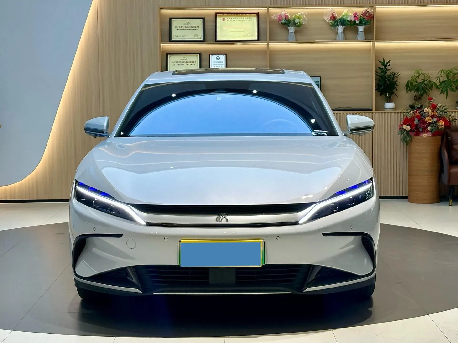 2024 BYD HAN thumbnail 2