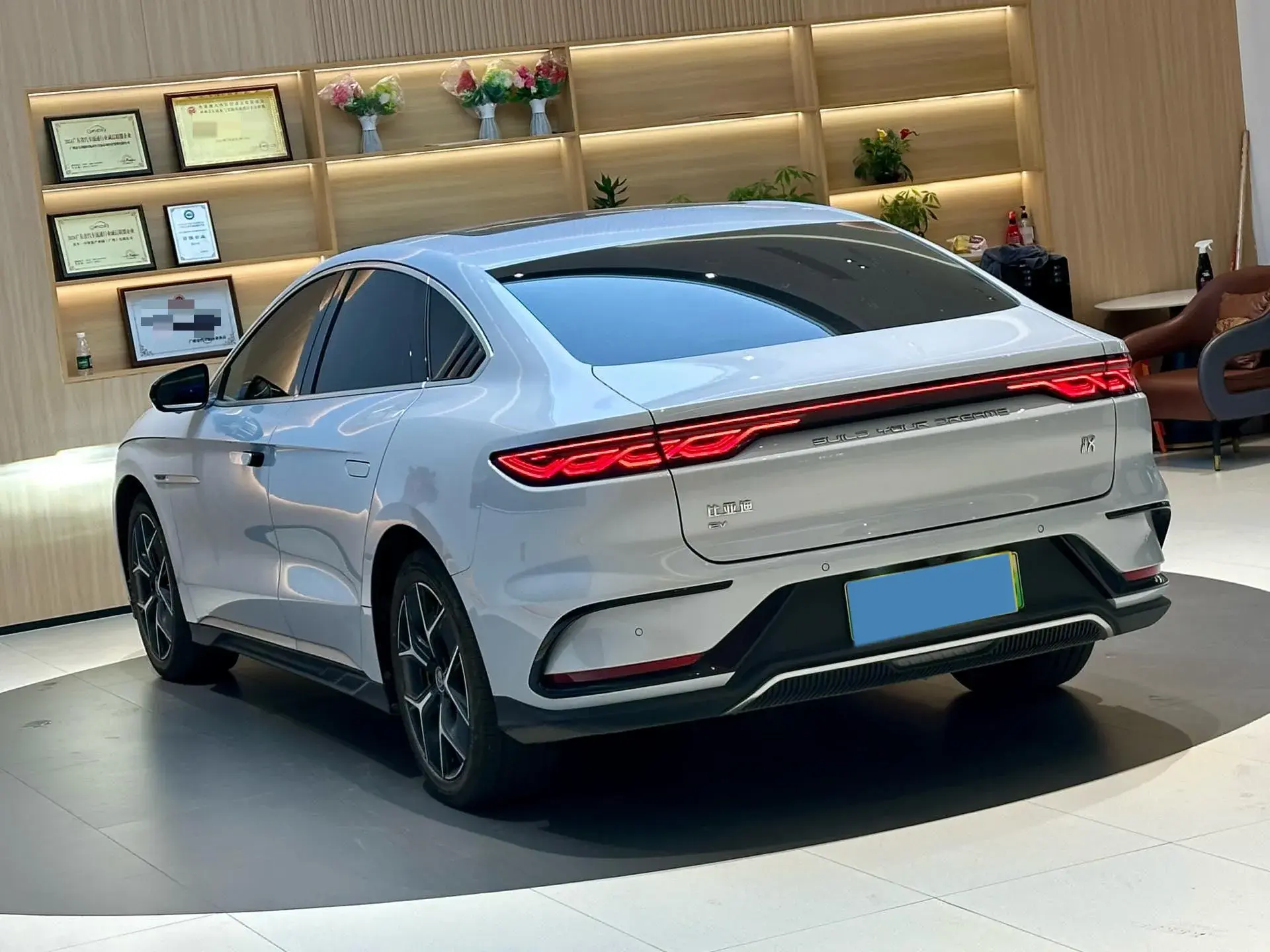 2024 BYD HAN thumbnail 4