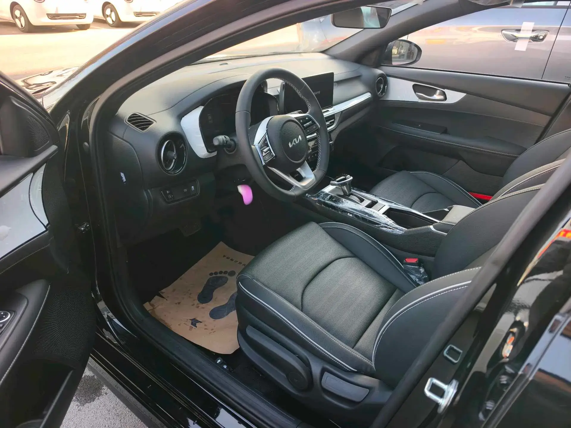 2023 KIA K3 thumbnail 2