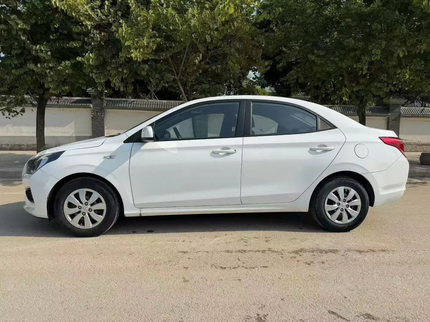 2017 HYUNDAI REINA thumbnail 3