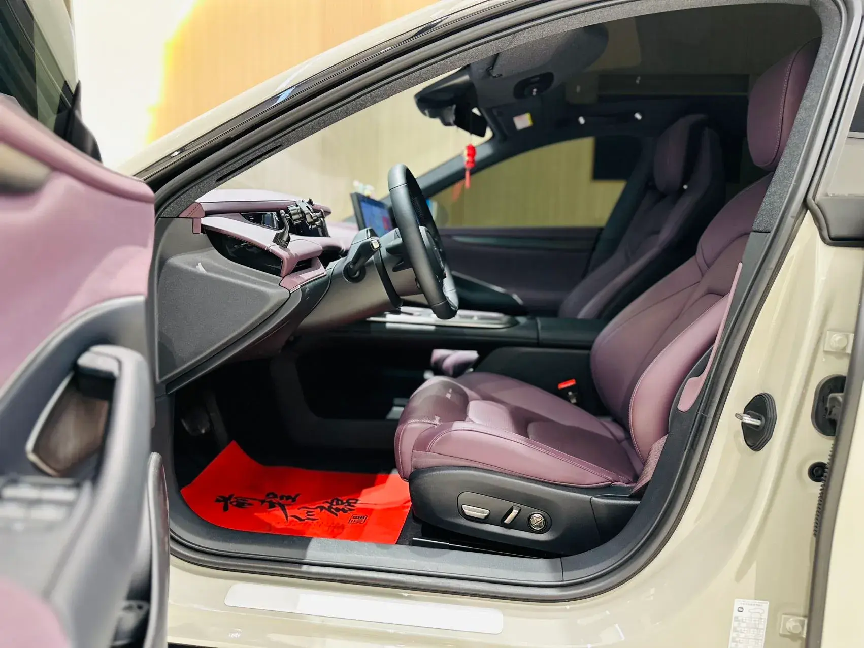 2024 MI SU7 thumbnail 4