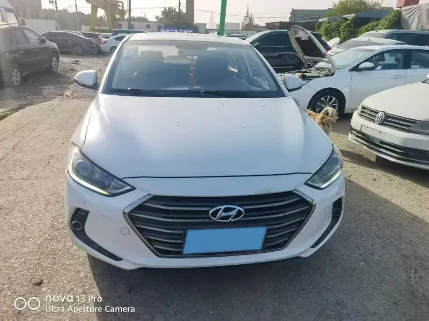 2018 HYUNDAI ELANTRA thumbnail 3