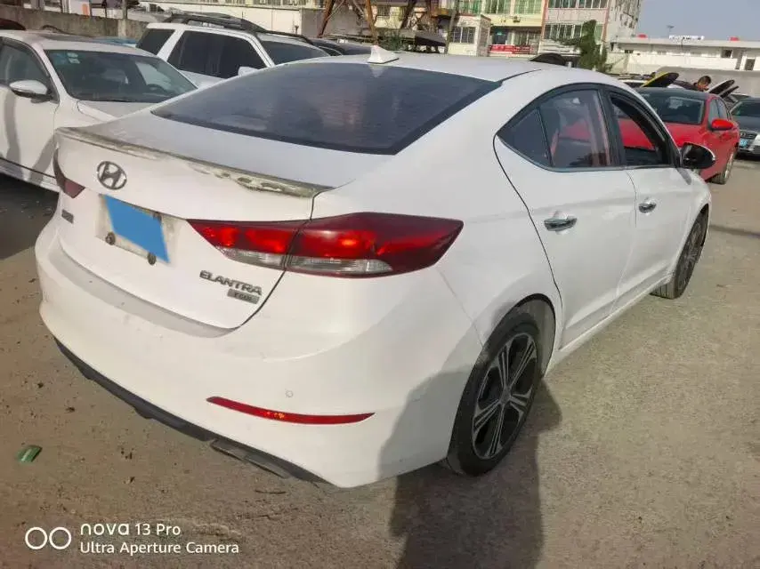 2018 HYUNDAI ELANTRA thumbnail 4