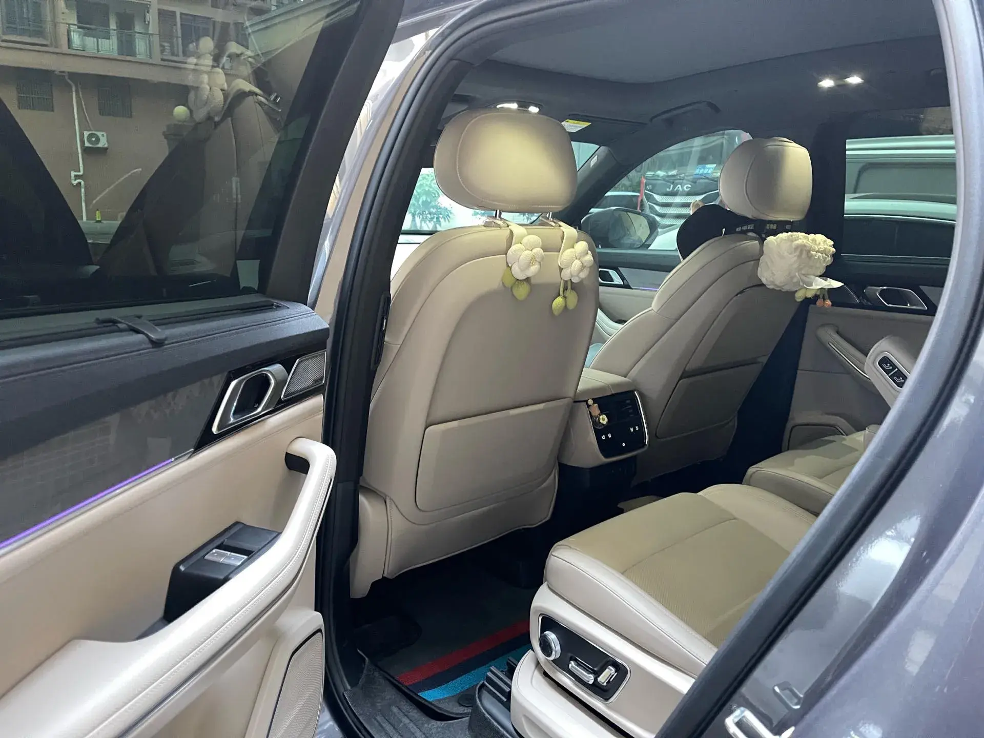 2024 LYNK&CO 09 thumbnail 4