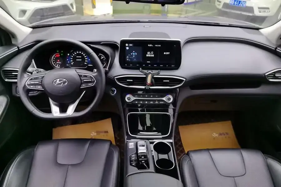 2019 HYUNDAI SANTAFE thumbnail 4