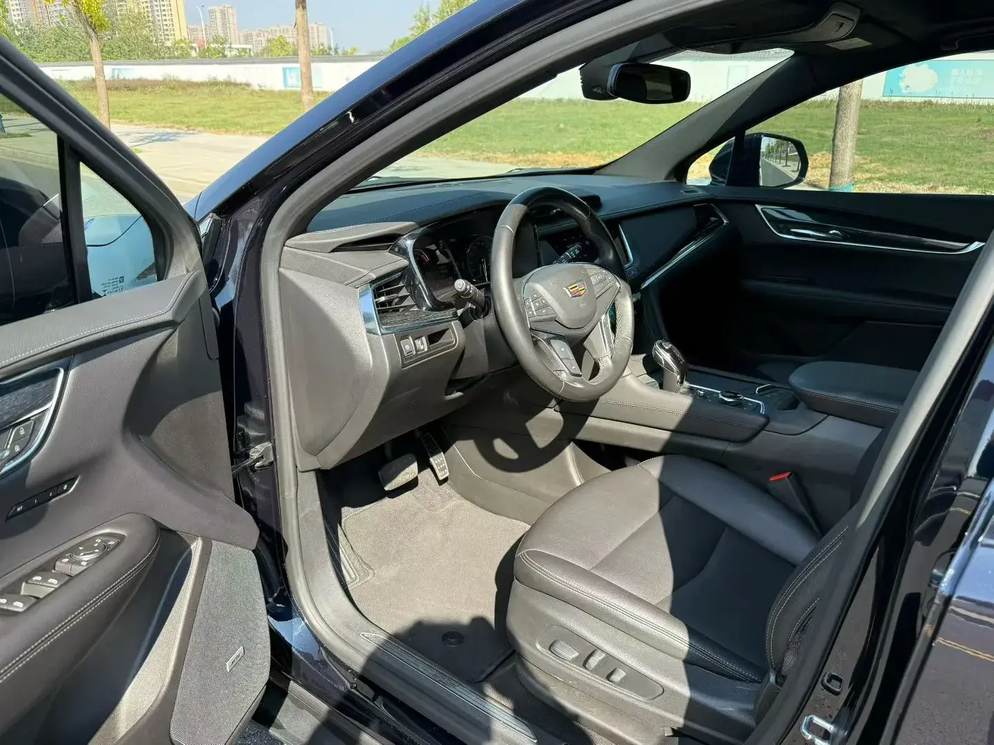 2022 CADILLAC XT5 thumbnail 4