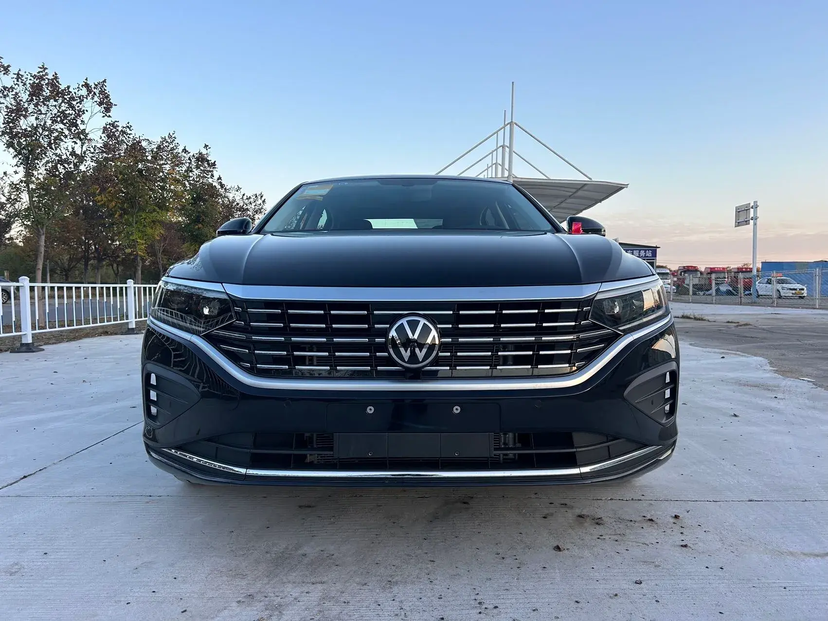 2025 VOLKSWAGEN PASSAT thumbnail 2