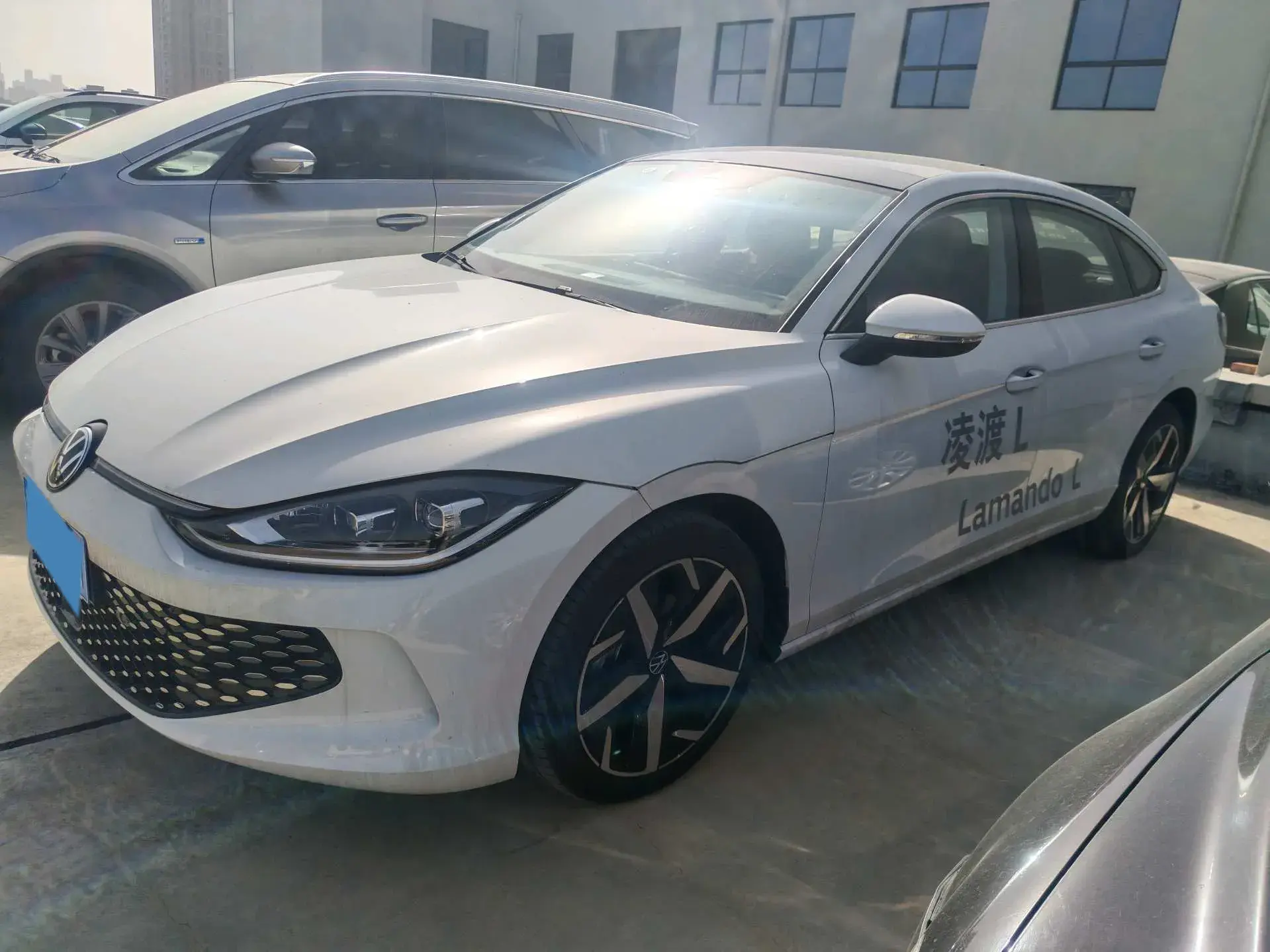 2024 VOLKSWAGEN LAMANDO view 1