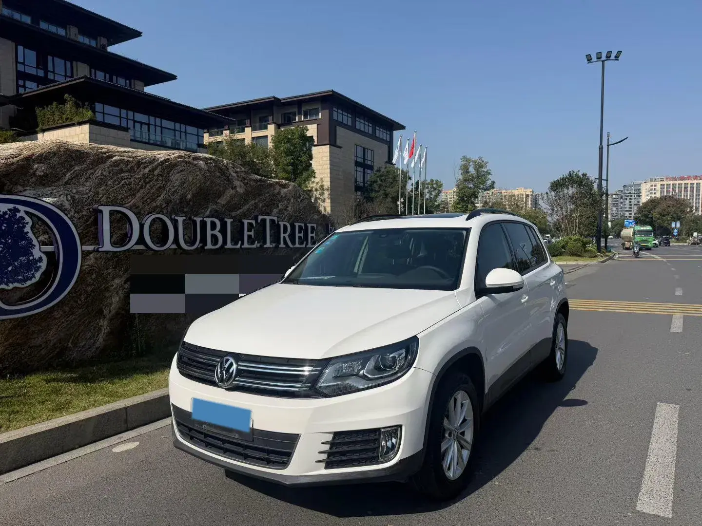 2017 VOLKSWAGEN TIGUAN view 1