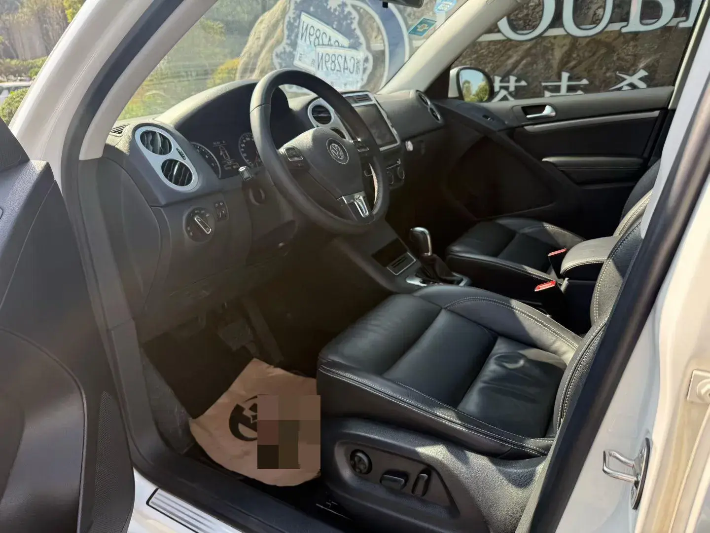 2017 VOLKSWAGEN TIGUAN thumbnail 4