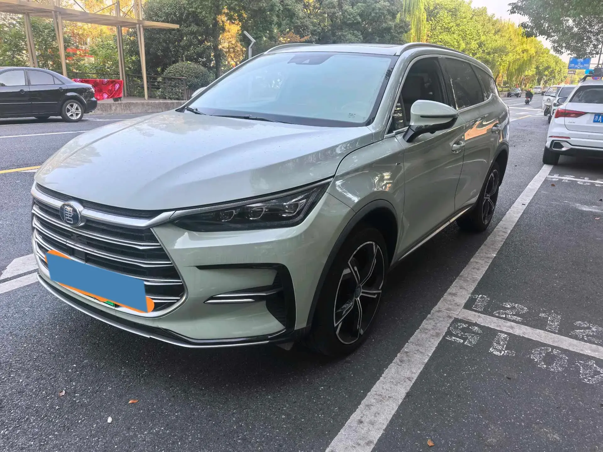 2021 BYD TANG view 1