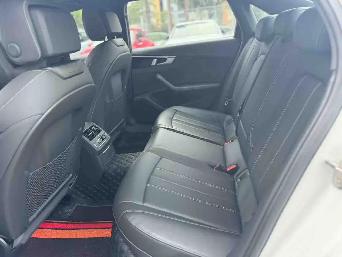 2024 Audi A4L 2.0T 190HP L4 7DCT,autocango,china used car exporter,china ev exporter,chinese used car exporter,chinese used ev exporter