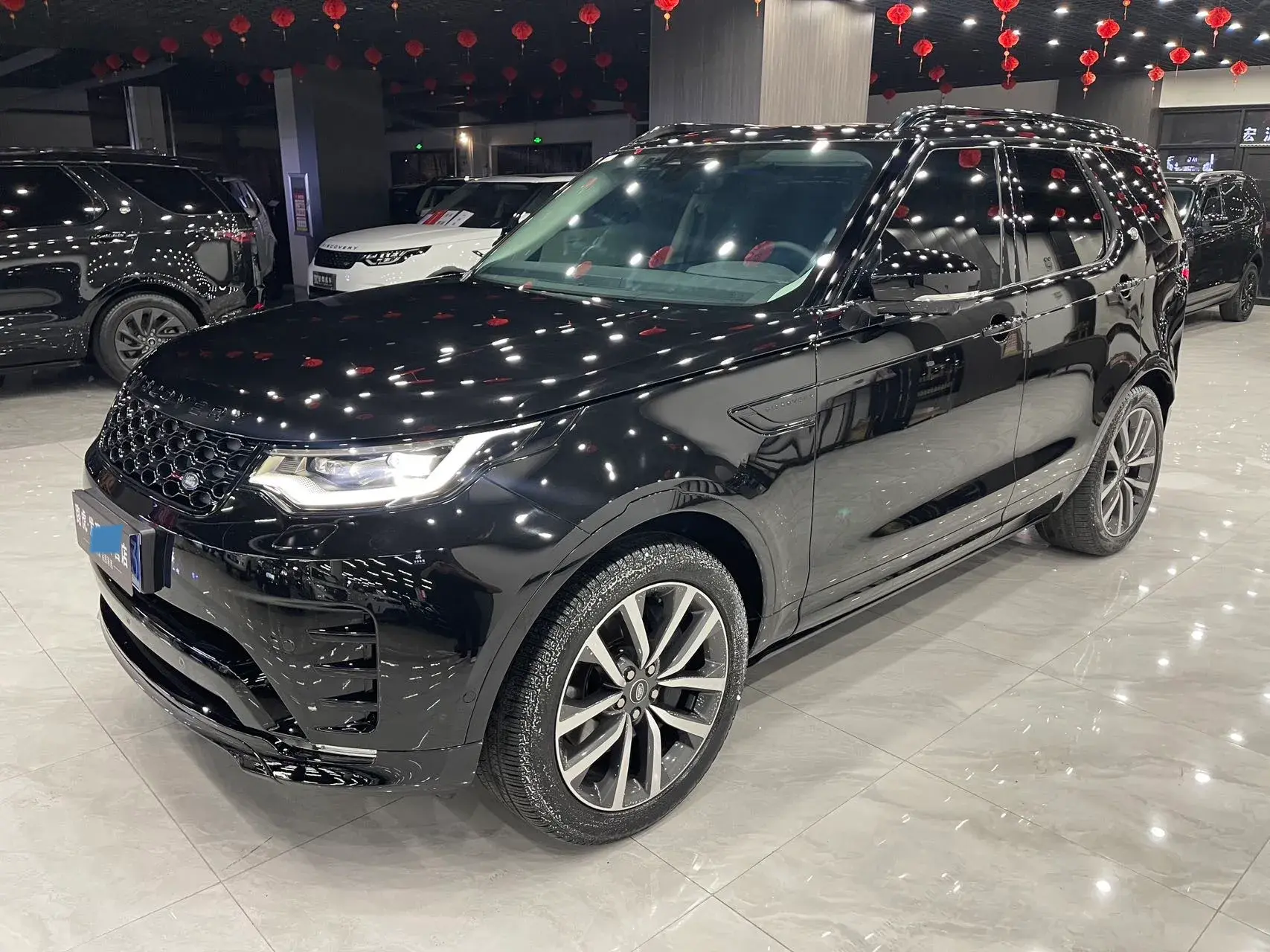 2024 LAND ROVER view 1