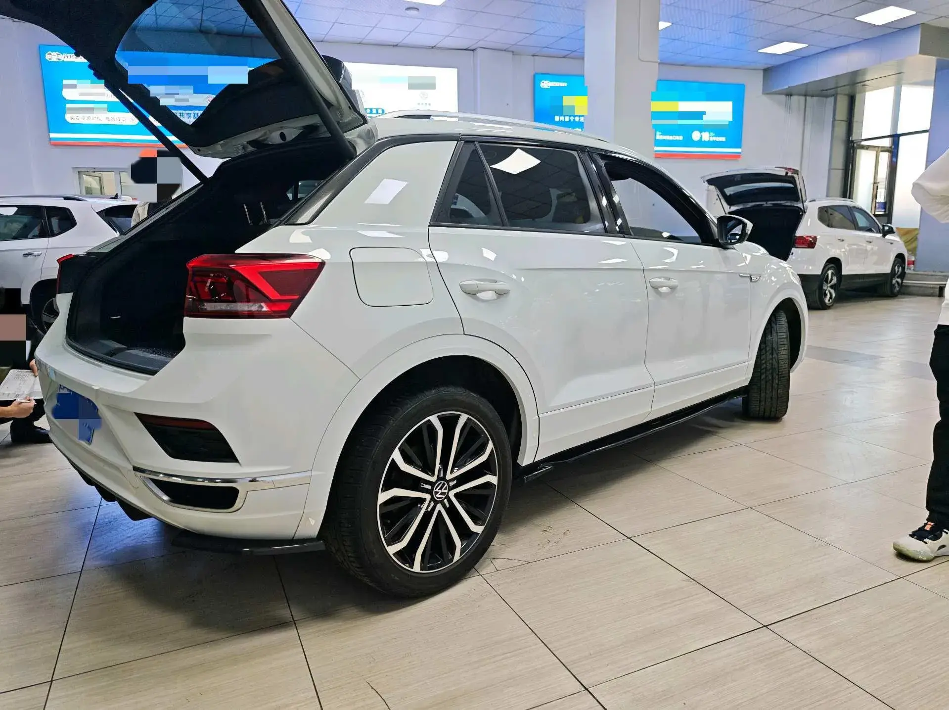 2021 VOLKSWAGEN T-ROC thumbnail 3