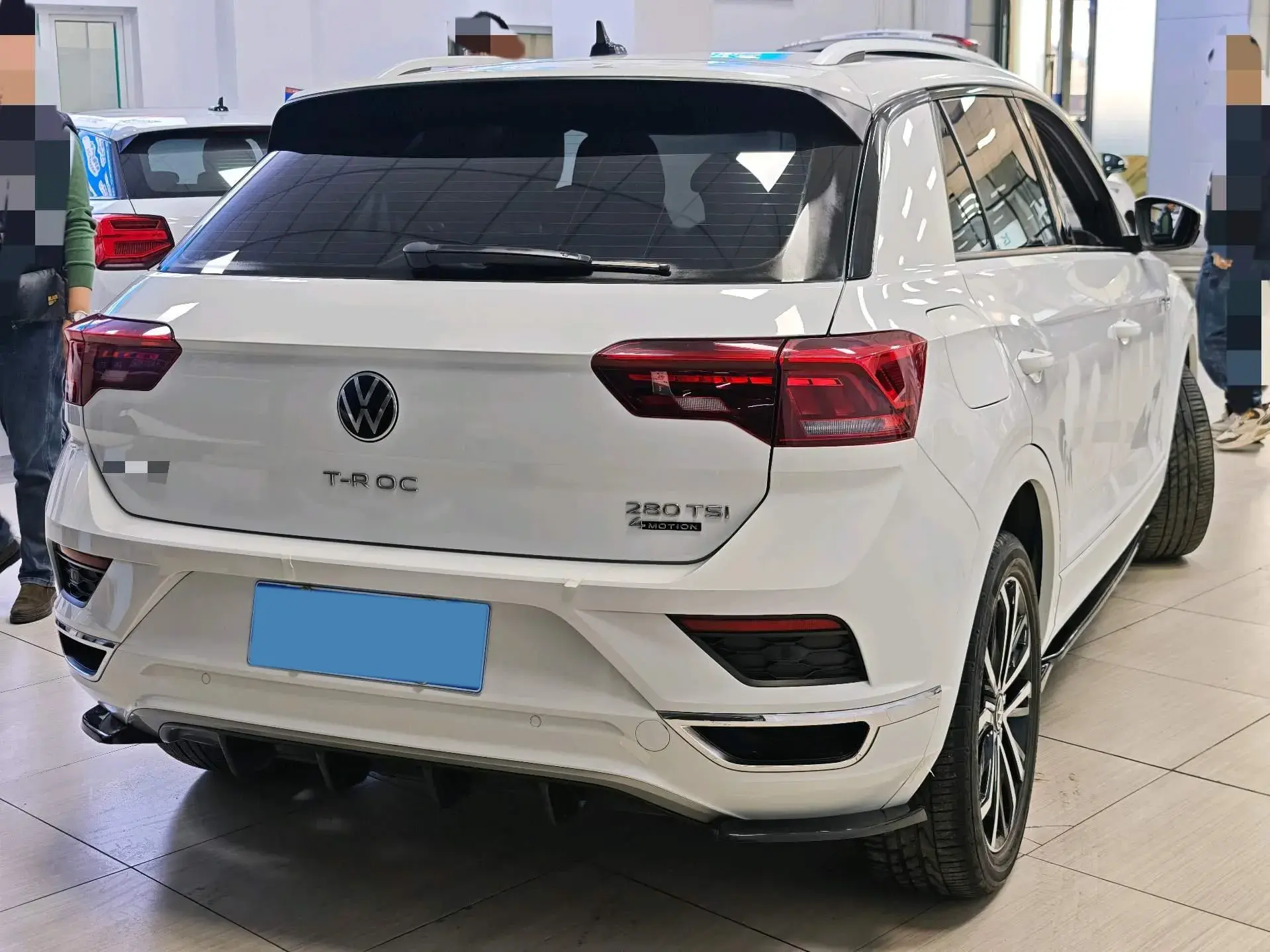 2021 VOLKSWAGEN T-ROC thumbnail 4